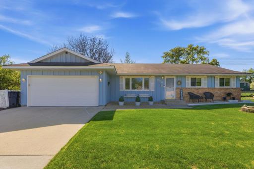 970 Redwood Drive, Apple Valley, MN 55124