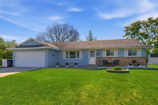 970 Redwood Drive, Apple Valley, MN 55124