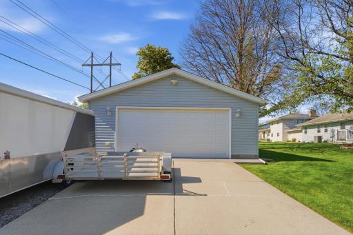 970 Redwood Drive, Apple Valley, MN 55124