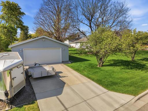 970 Redwood Drive, Apple Valley, MN 55124