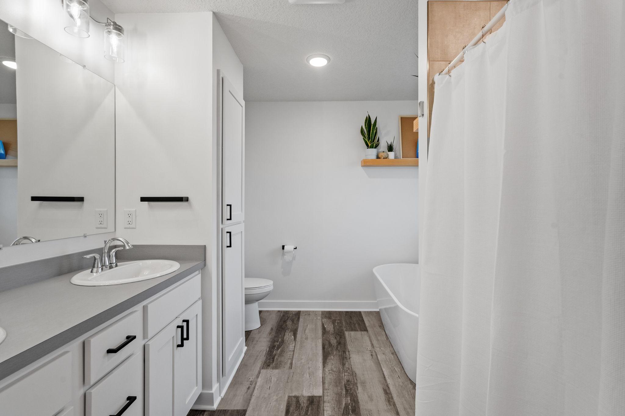49-web-or-mls-11556 Lakewood Ct Interior-30.jpg