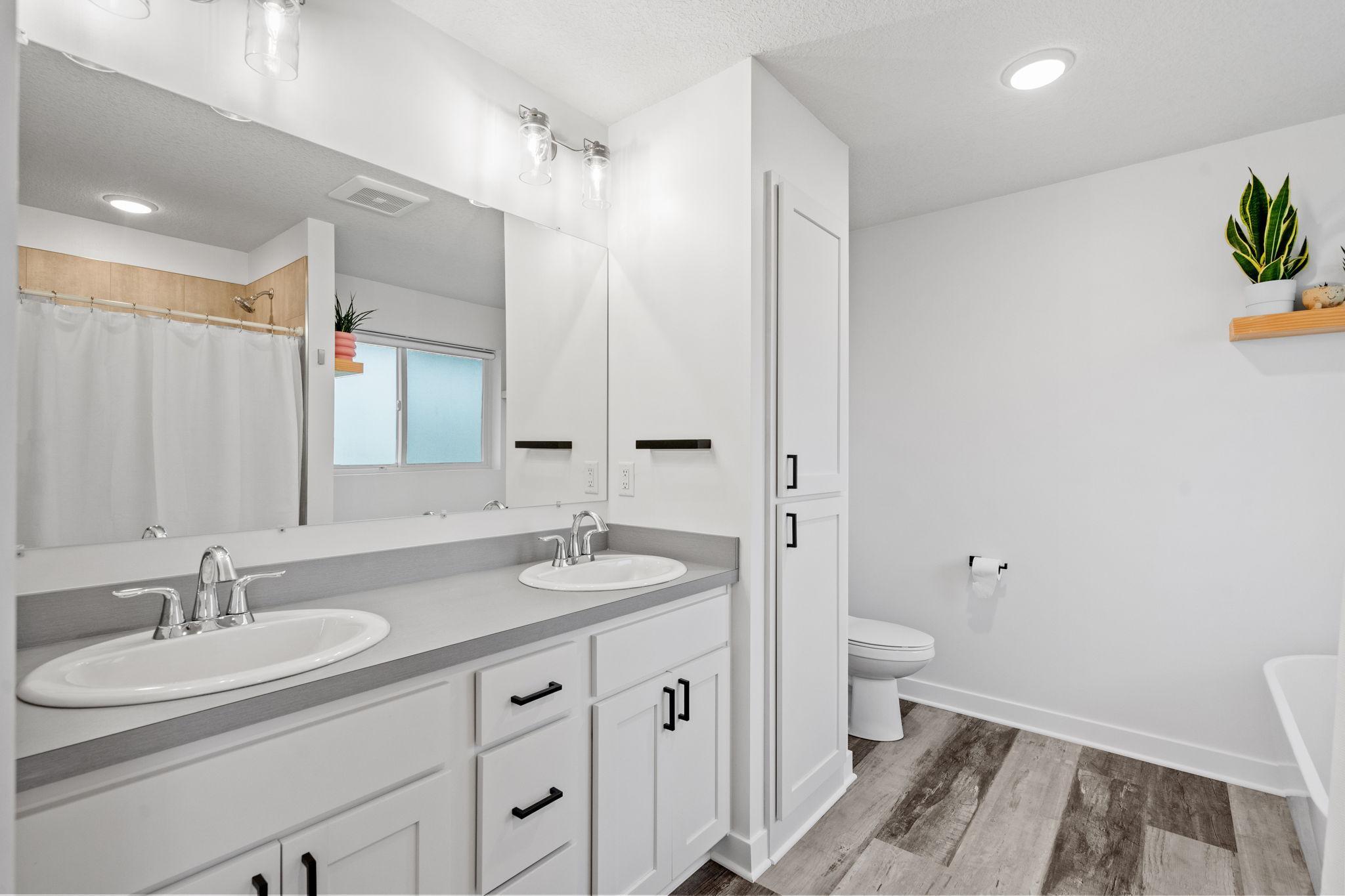 50-web-or-mls-11556 Lakewood Ct Interior-31.jpg