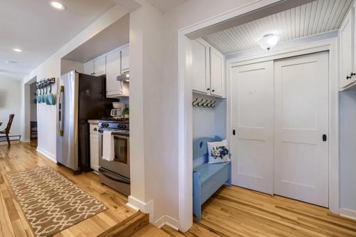 319 Lake St S - Web Quality - 005 - 03 Foyer.jpg