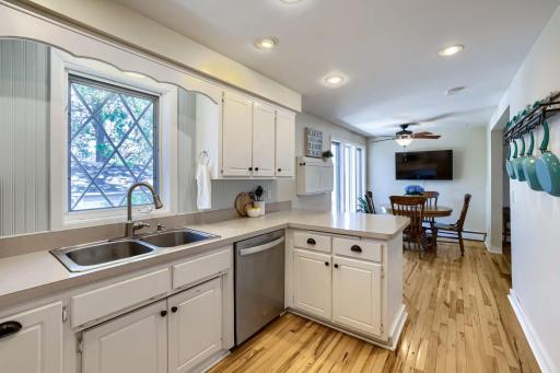 319 Lake St S - Web Quality - 013 - 08 Kitchen.jpg