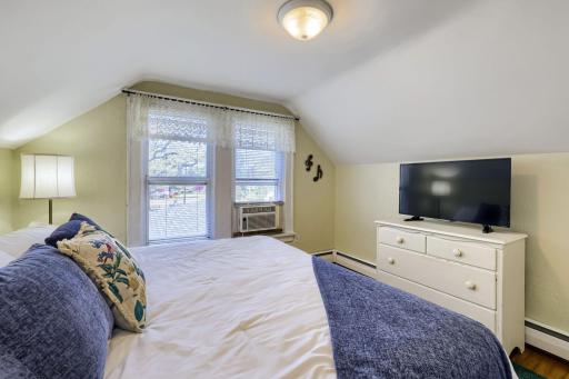 319 Lake St S - Web Quality - 020 - 15 Primary Bedroom.jpg