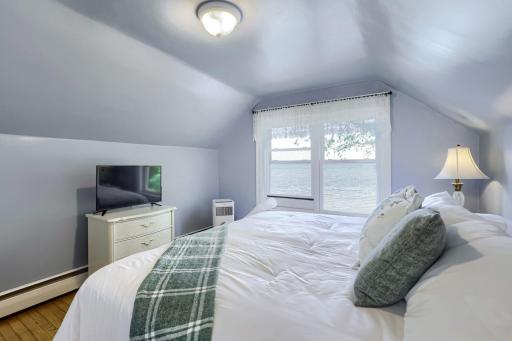 319 Lake St S - Web Quality - 024 - 19 Bedroom.jpg