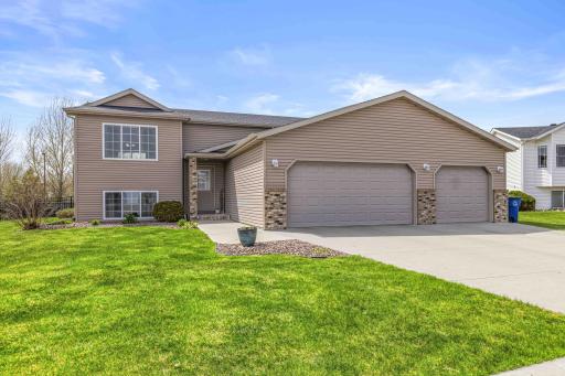 1911 35th Street Circle S, Moorhead, MN 56560
