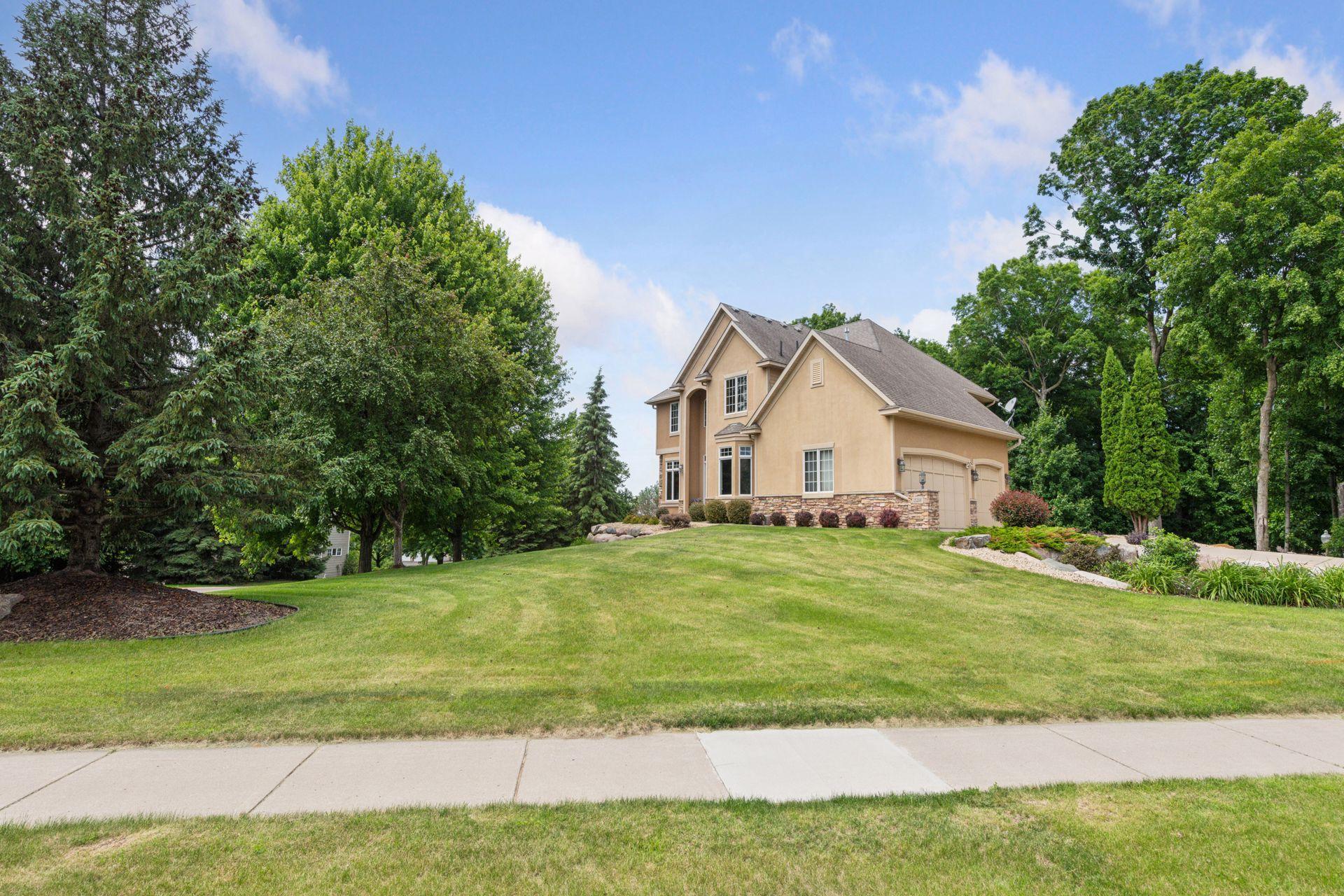 Peacefully nestled in the trees within one of Prior Lake’s most desirable neighborhoods. Exceptional curb appeal and natural surroundings provide a rare combination of privacy, comfort, and functionality in a highly desirable setting.