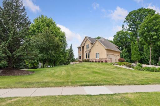 Peacefully nestled in the trees within one of Prior Lakeâs most desirable neighborhoods. Exceptional curb appeal and natural surroundings provide a rare combination of privacy, comfort, and functionality in a highly desirable setting.