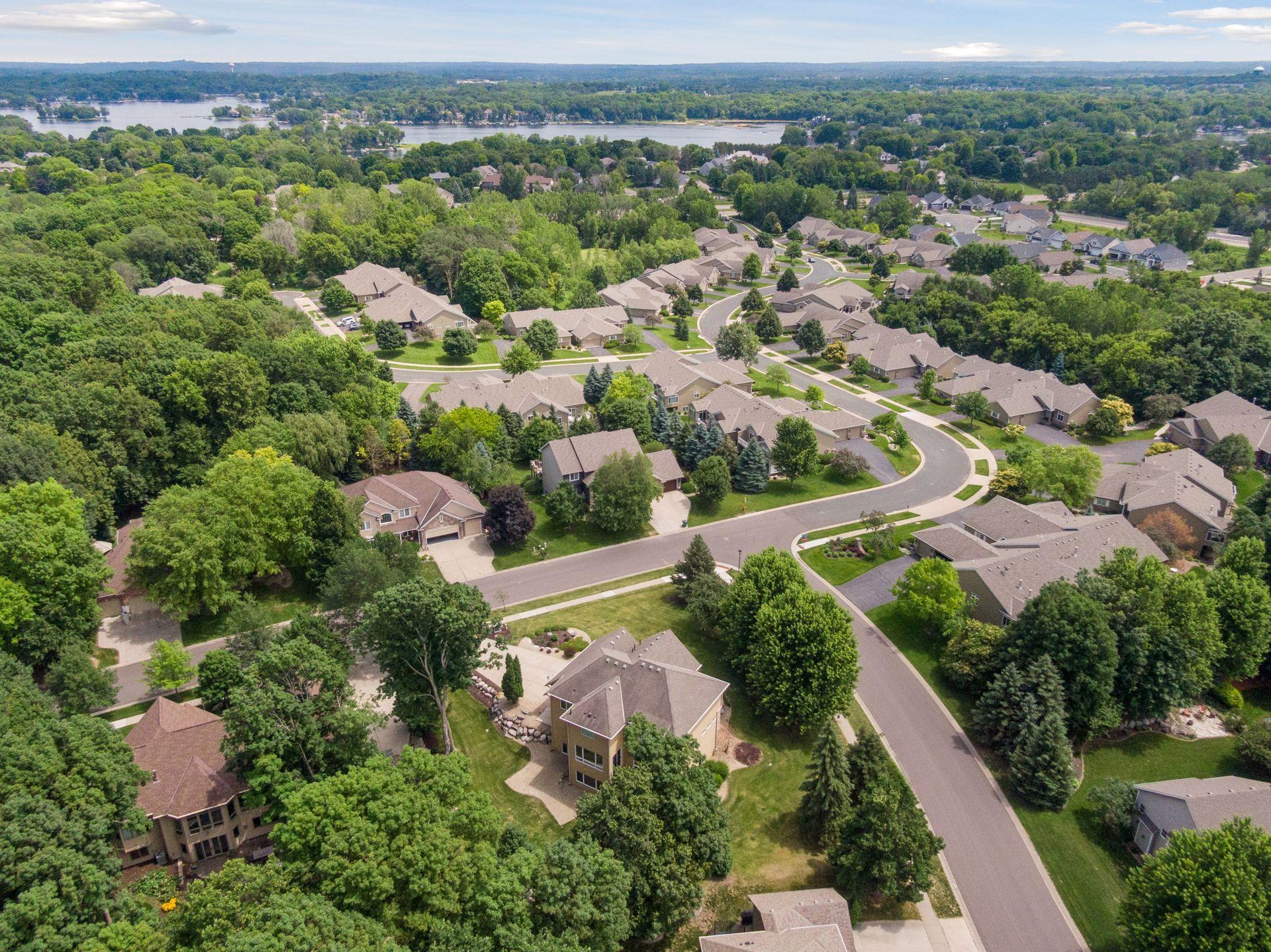 Set within a beautifully wooded setting in a premier Prior Lake community. Short drive to downtown Prior Lake, many local entertainment spots, #719 School District and Jeffers Pond Elementary.
