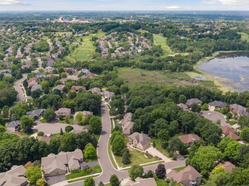So many local amenities and attractions! Nearby Wilds Golf Course, Laundpad Golf, upcoming concerts at new amphitheater. Welcome friends with all your space and enjoy all the local entertainment.