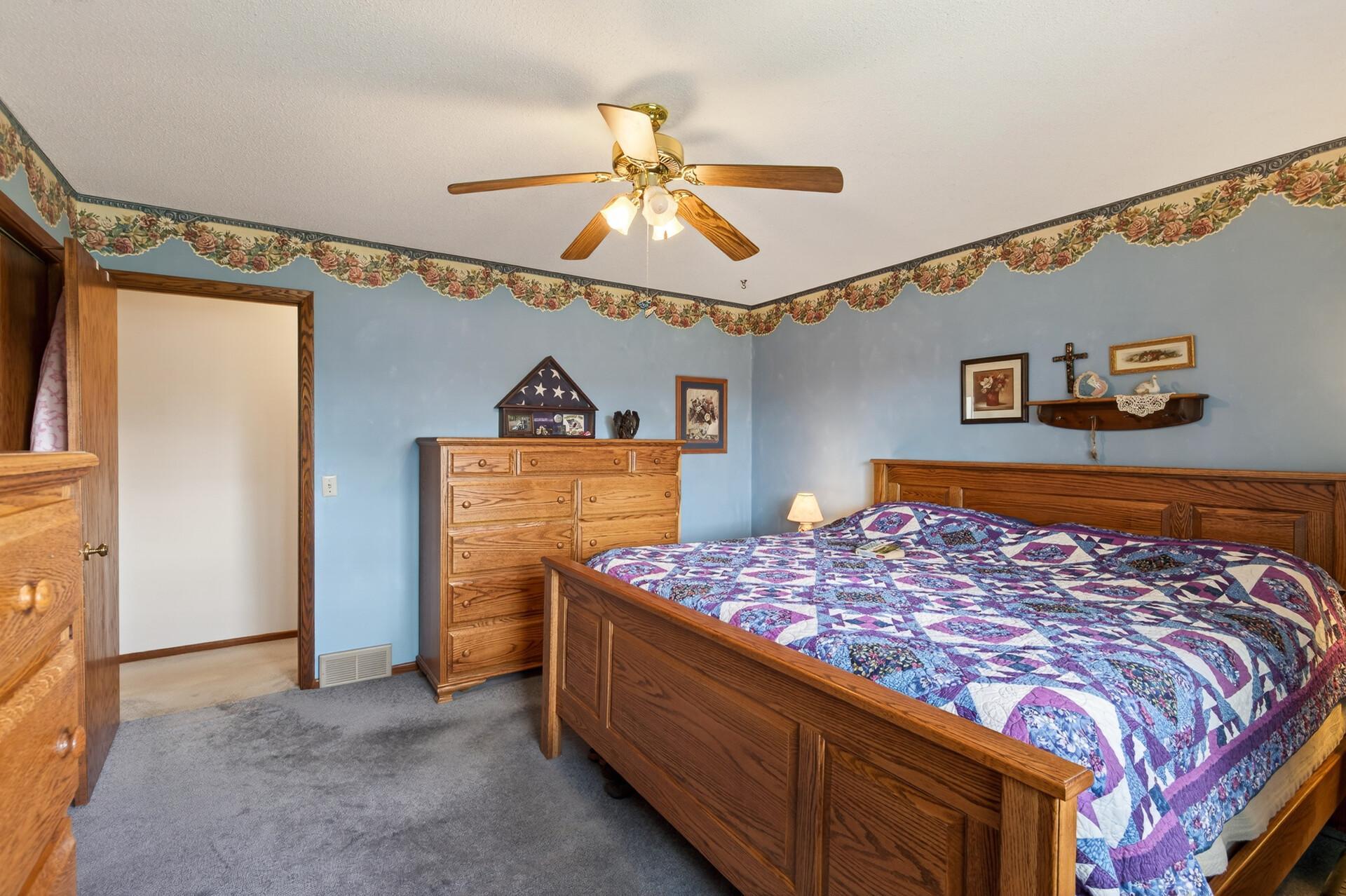 primary bedroom.jpg