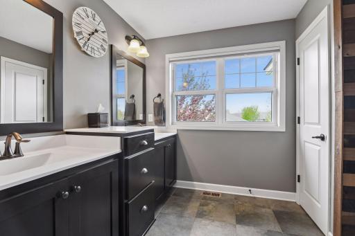 1531 Camden Ridge Drive, Chanhassen, MN 55317