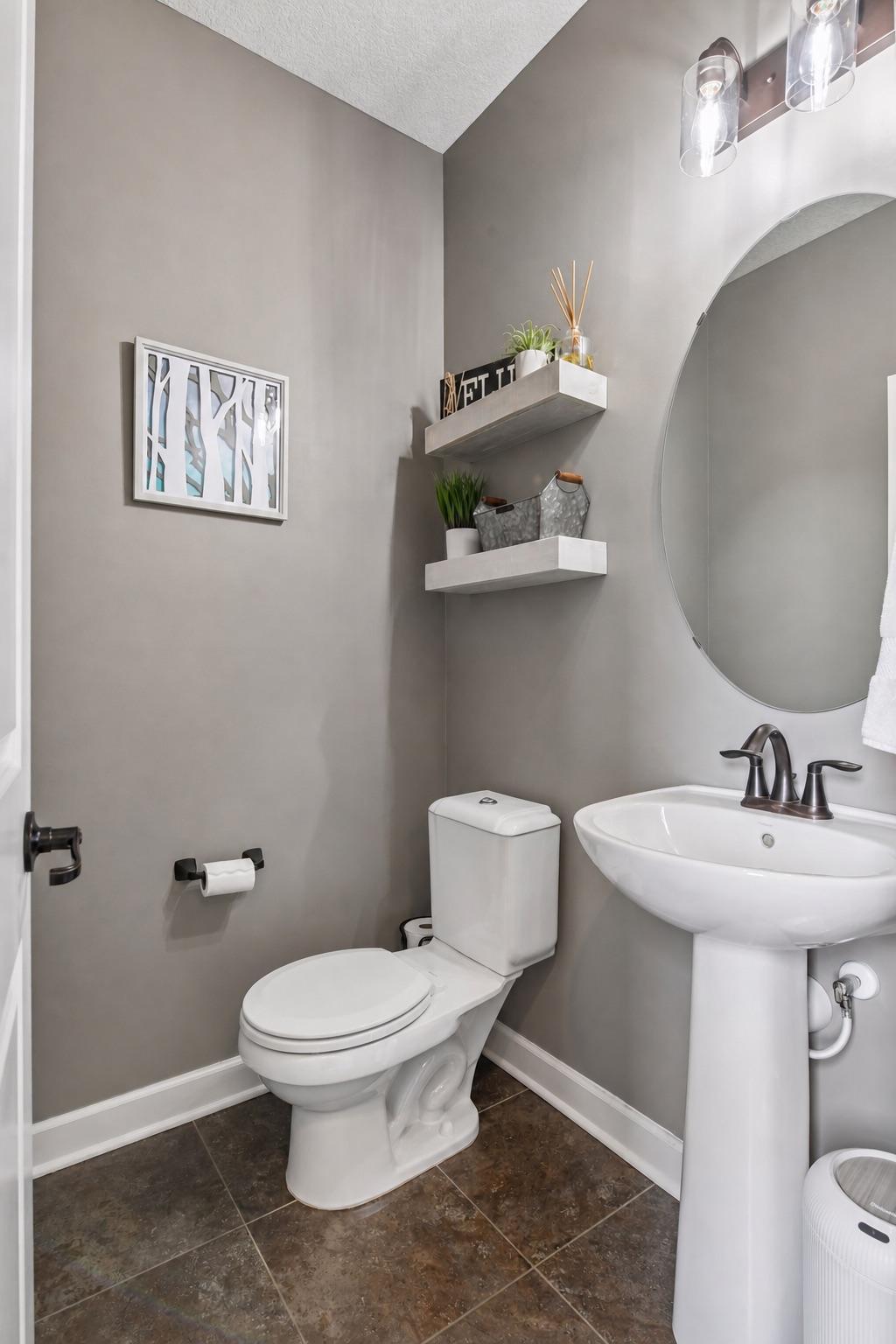 Main level 1/2 bath off the mudroom