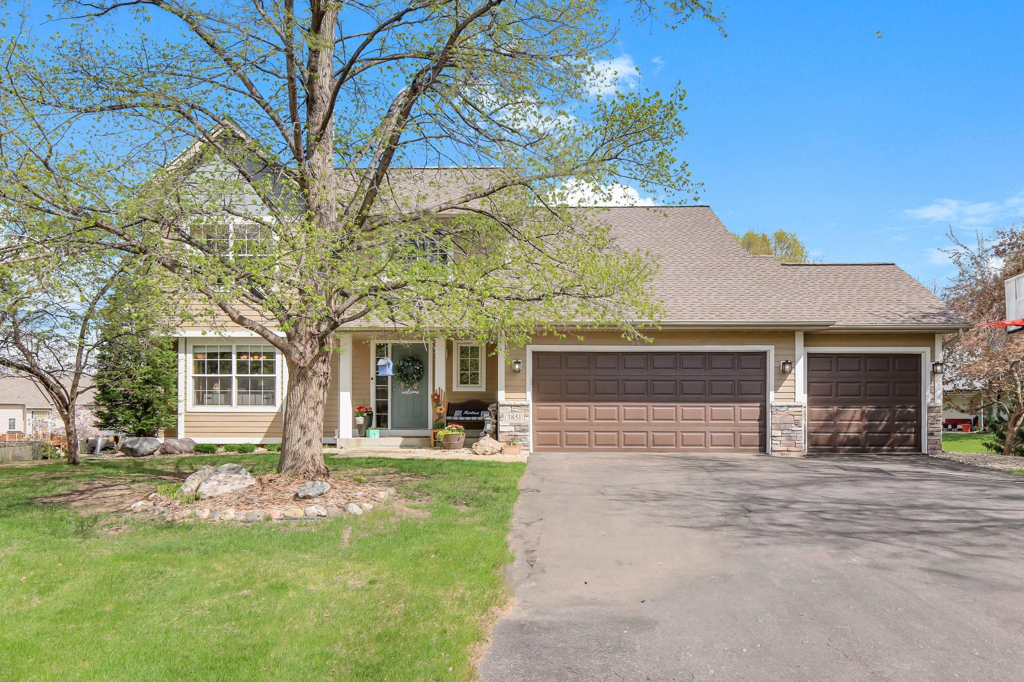 3-web-or-mls-3851-Featherstone-Cir-01.jpg