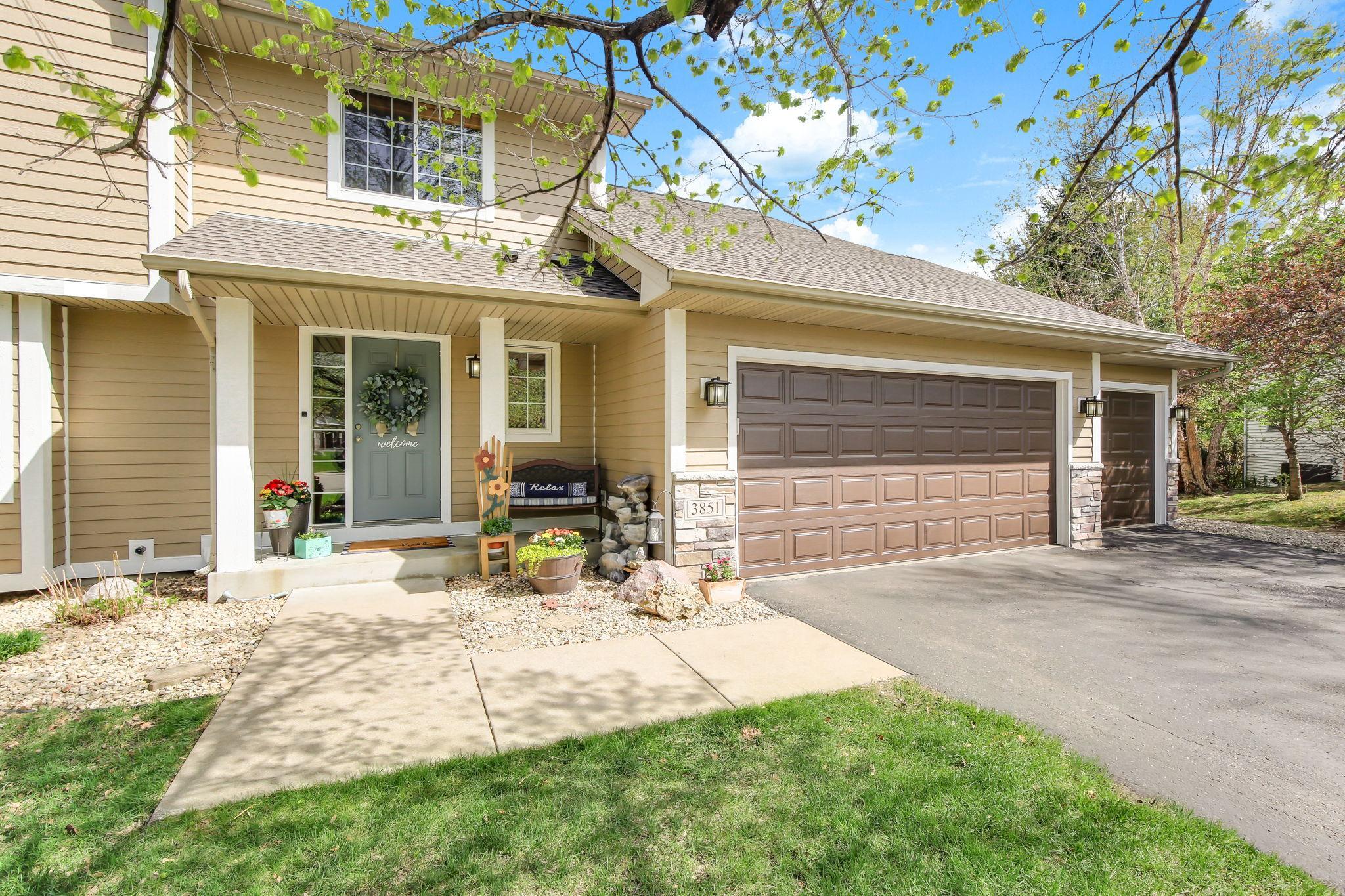 5-web-or-mls-3851-Featherstone-Cir-03.jpg