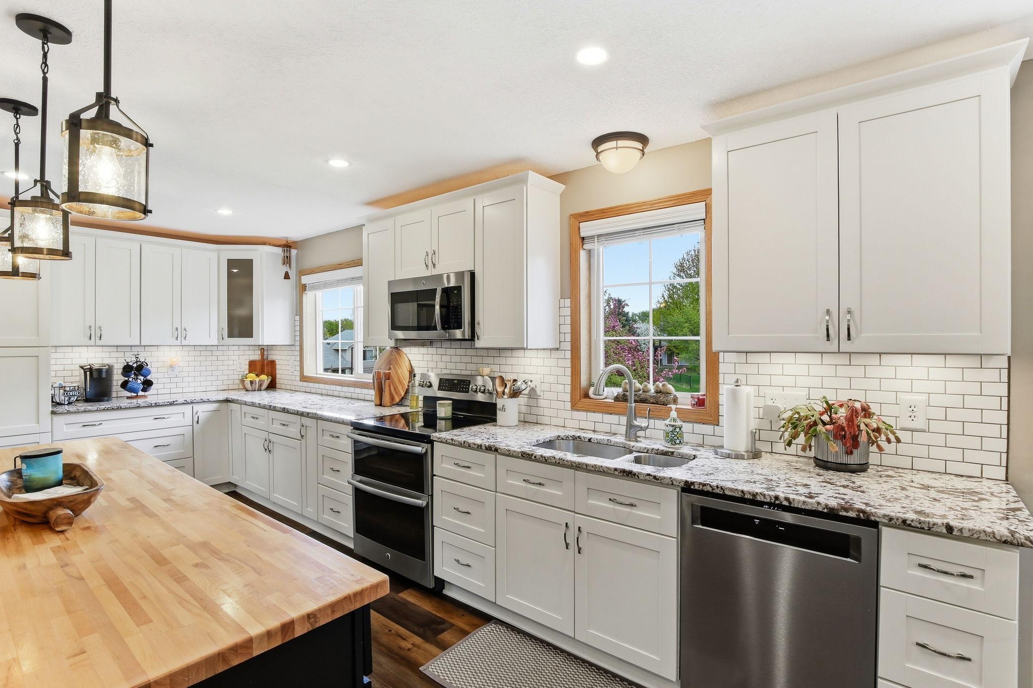 14-web-or-mls-3851-Featherstone-Cir-12.jpg
