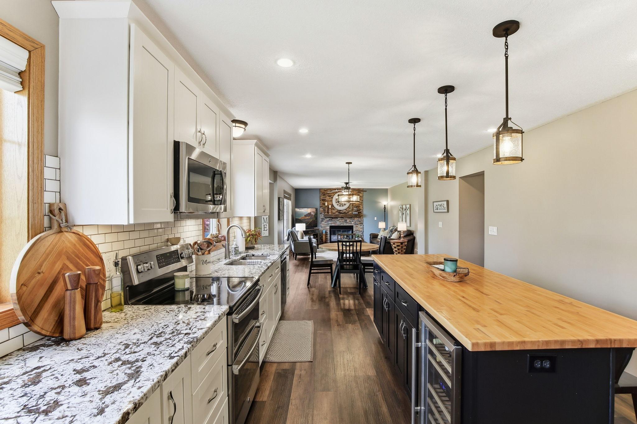 10-web-or-mls-3851-Featherstone-Cir-08.jpg