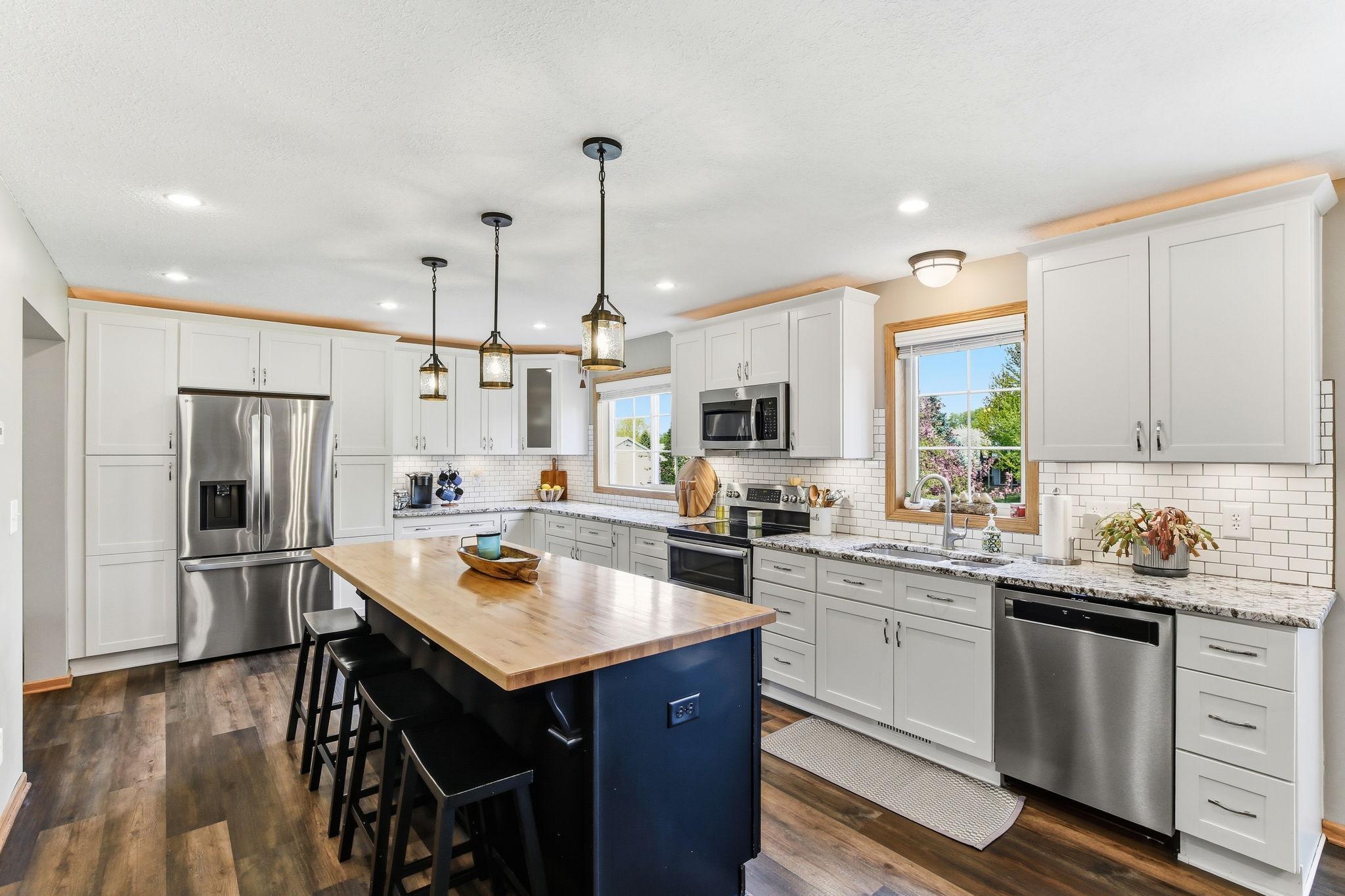 12-web-or-mls-3851-Featherstone-Cir-10.jpg