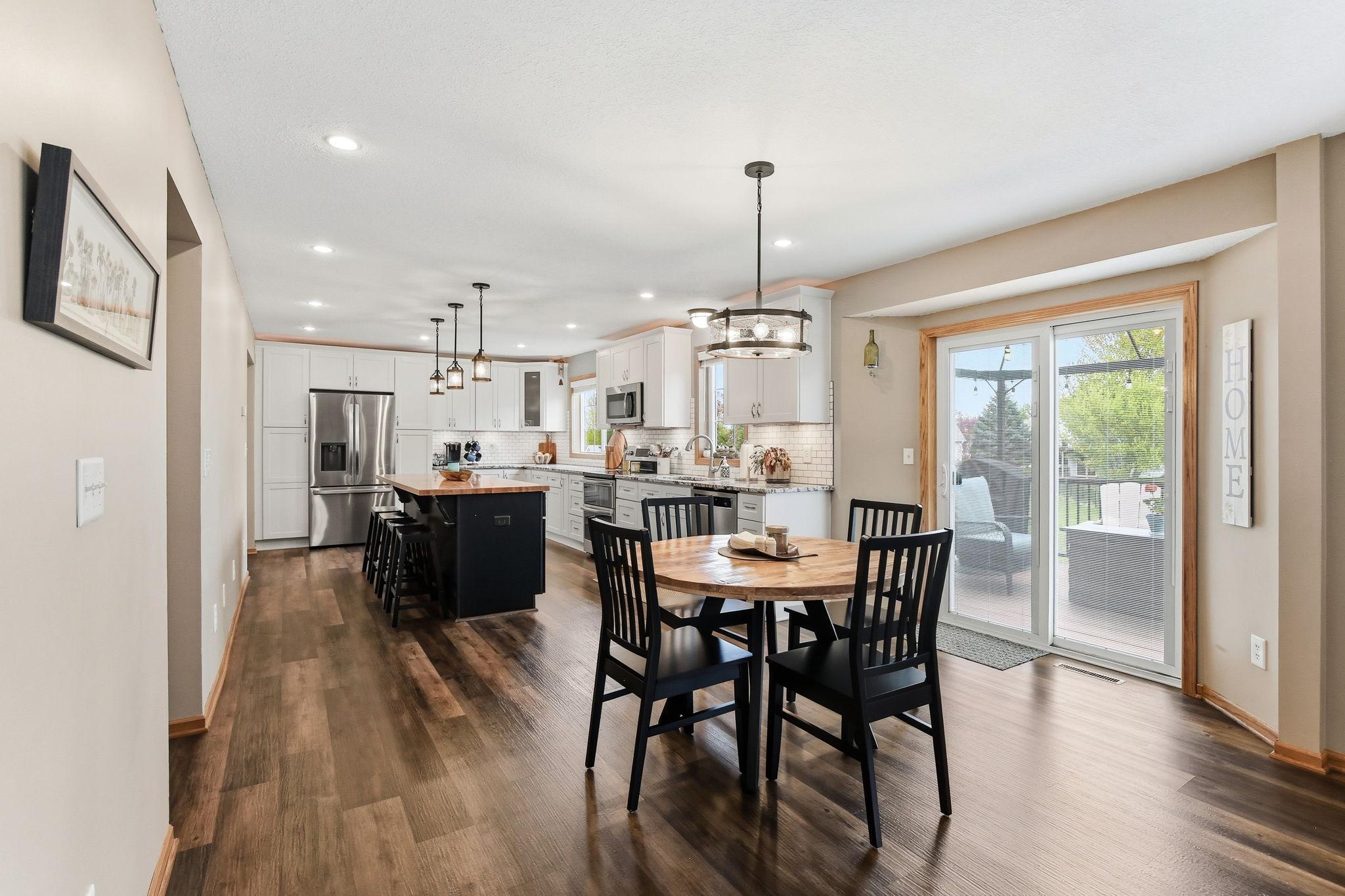 16-web-or-mls-3851-Featherstone-Cir-14.jpg