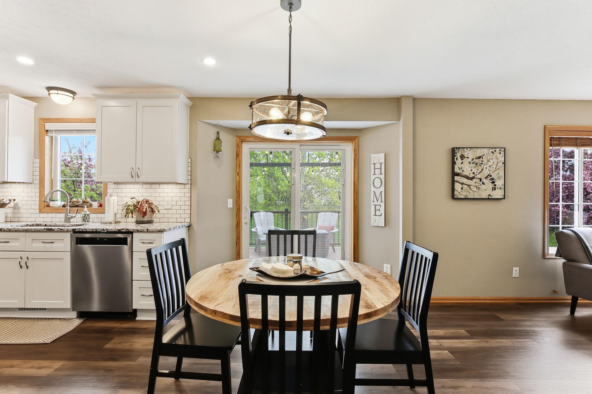15-web-or-mls-3851-Featherstone-Cir-13.jpg