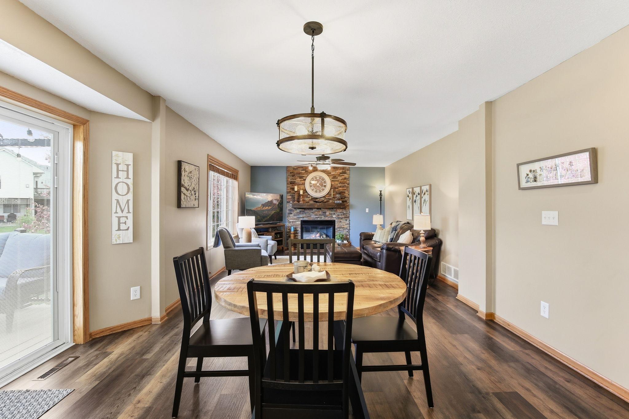 17-web-or-mls-3851-Featherstone-Cir-15.jpg