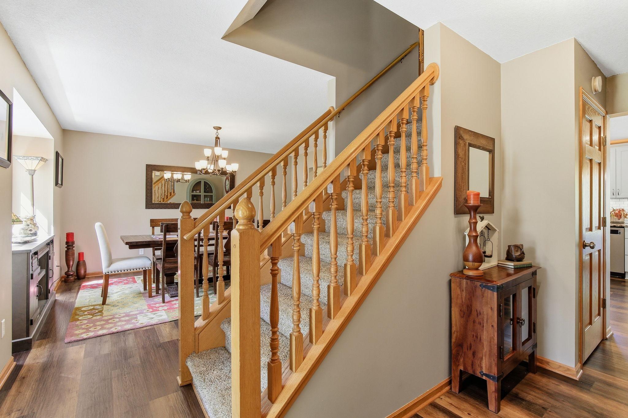 6-web-or-mls-3851-Featherstone-Cir-04.jpg