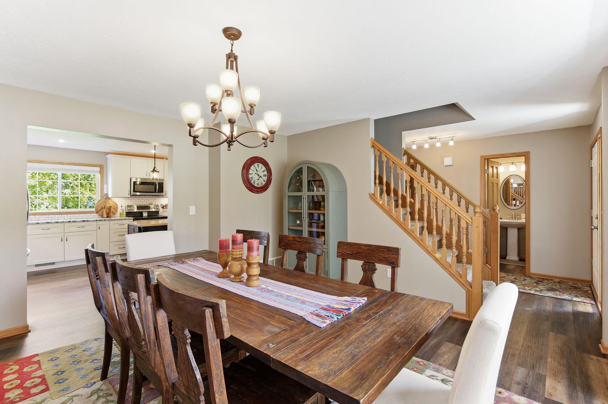 8-web-or-mls-3851-Featherstone-Cir-06.jpg
