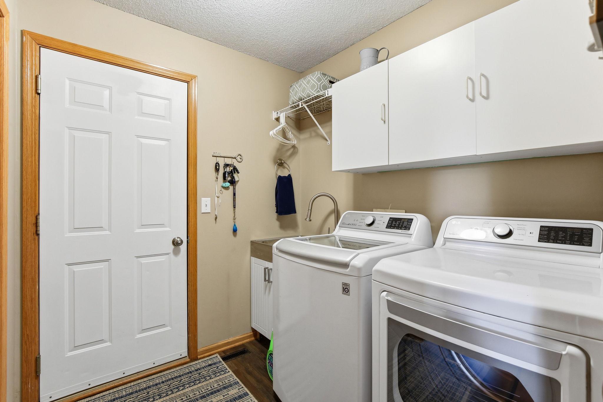 22-web-or-mls-3851-Featherstone-Cir-20.jpg