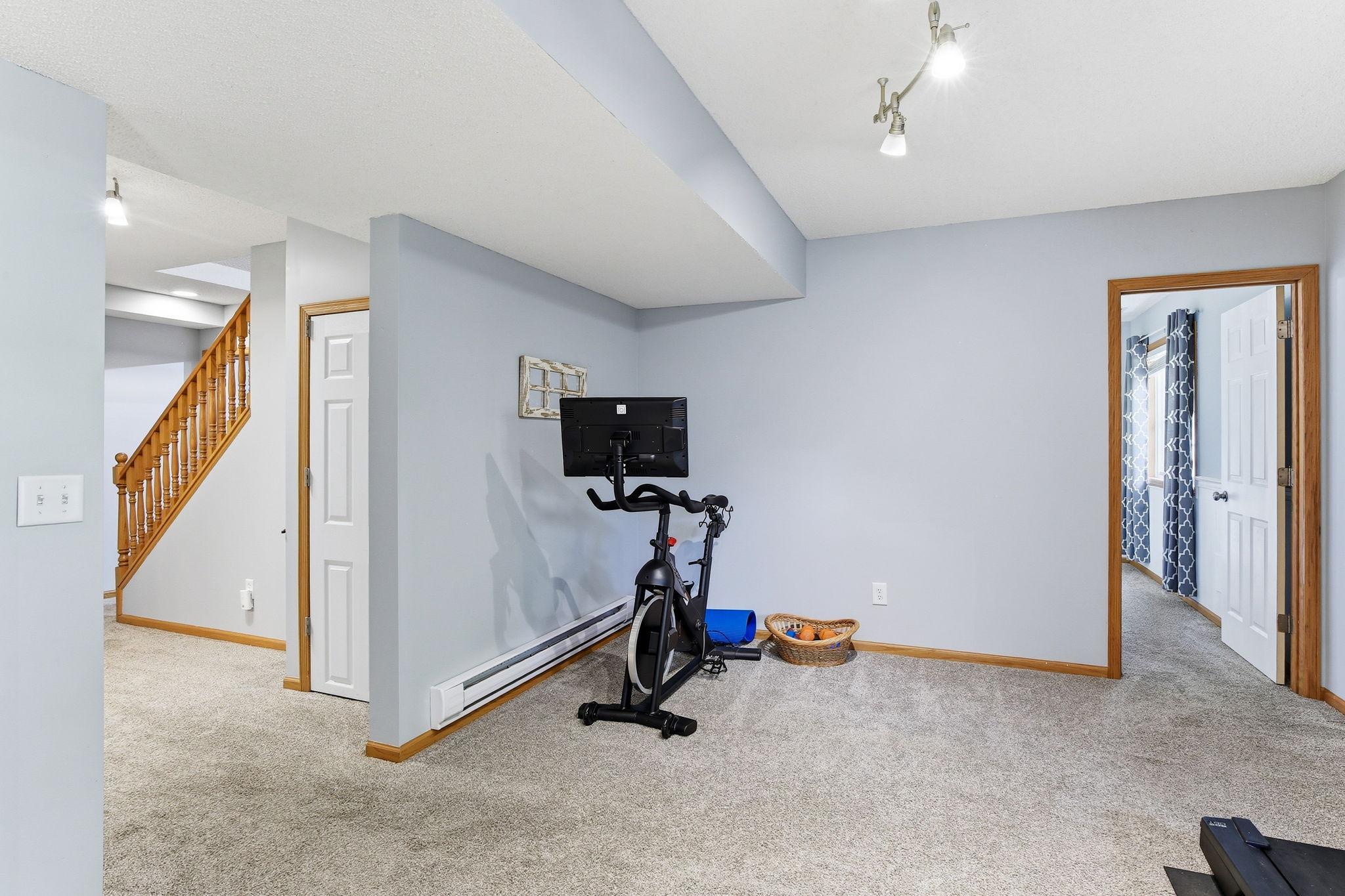 40-web-or-mls-3851-Featherstone-Cir-38.jpg