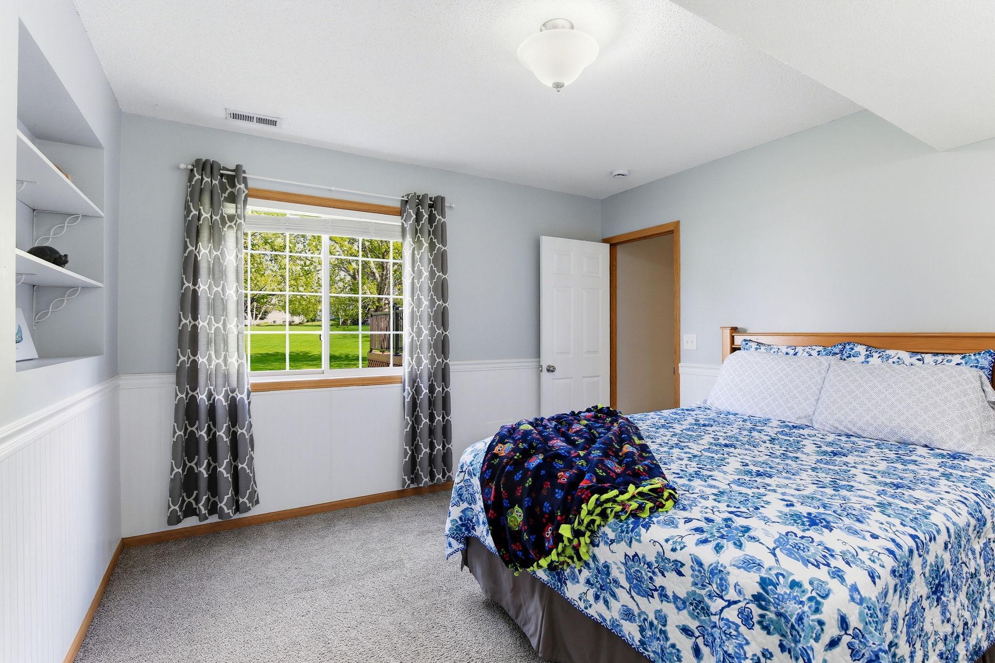 42-web-or-mls-3851-Featherstone-Cir-40.jpg