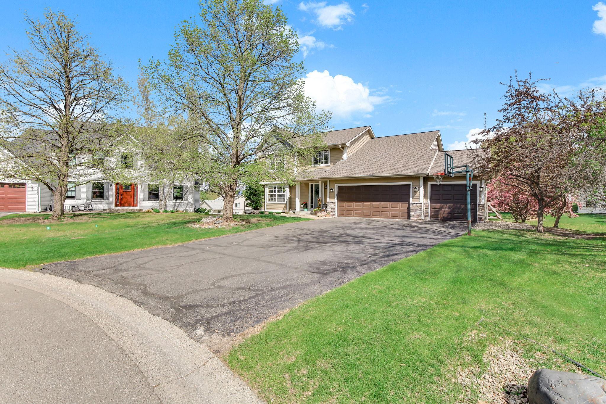 4-web-or-mls-3851-Featherstone-Cir-02.jpg