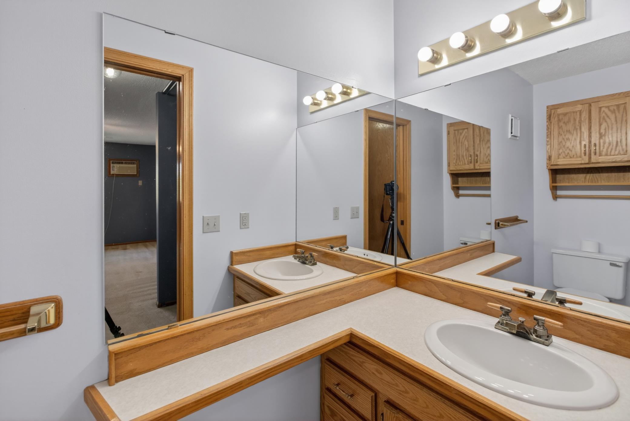 En suite half bath off primary bedroom