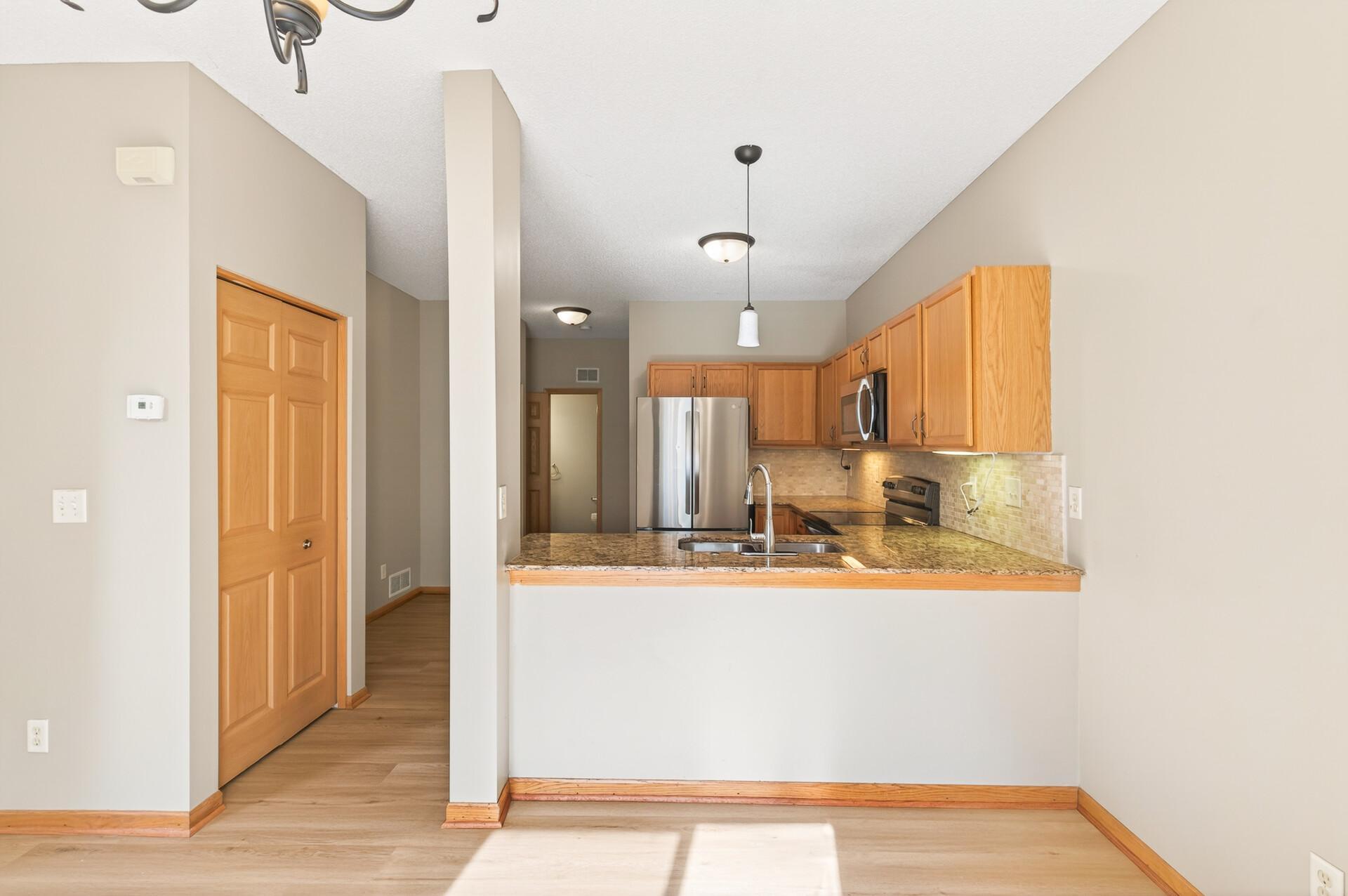 12_660_Kingfisher_Lane_Unit_L12_mls.jpg