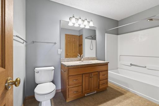 660 Kingfisher Lane, L, Woodbury, MN 55125