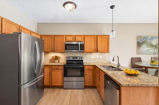 15_660_Kingfisher_Lane_Unit_L15_mls - Kitchen - Standard - 2.jpg