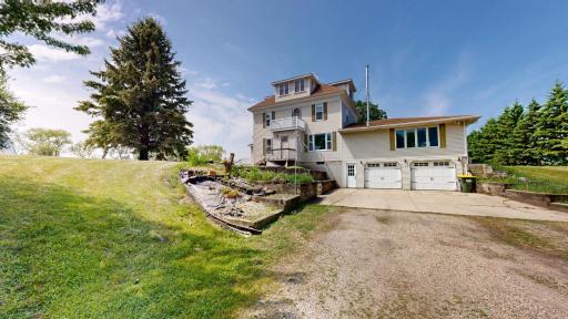 411 60th Avenue NE, Willmar, MN 56201
