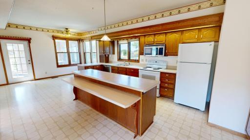 411 60th Avenue NE, Willmar, MN 56201