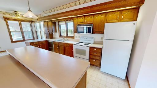 411 60th Avenue NE, Willmar, MN 56201