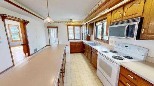 411 60th Avenue NE, Willmar, MN 56201