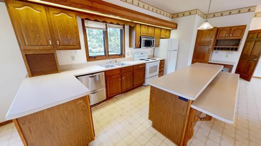 411 60th Avenue NE, Willmar, MN 56201
