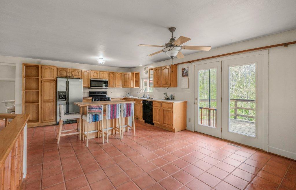 Lots of Cabinets in the Kitchen!