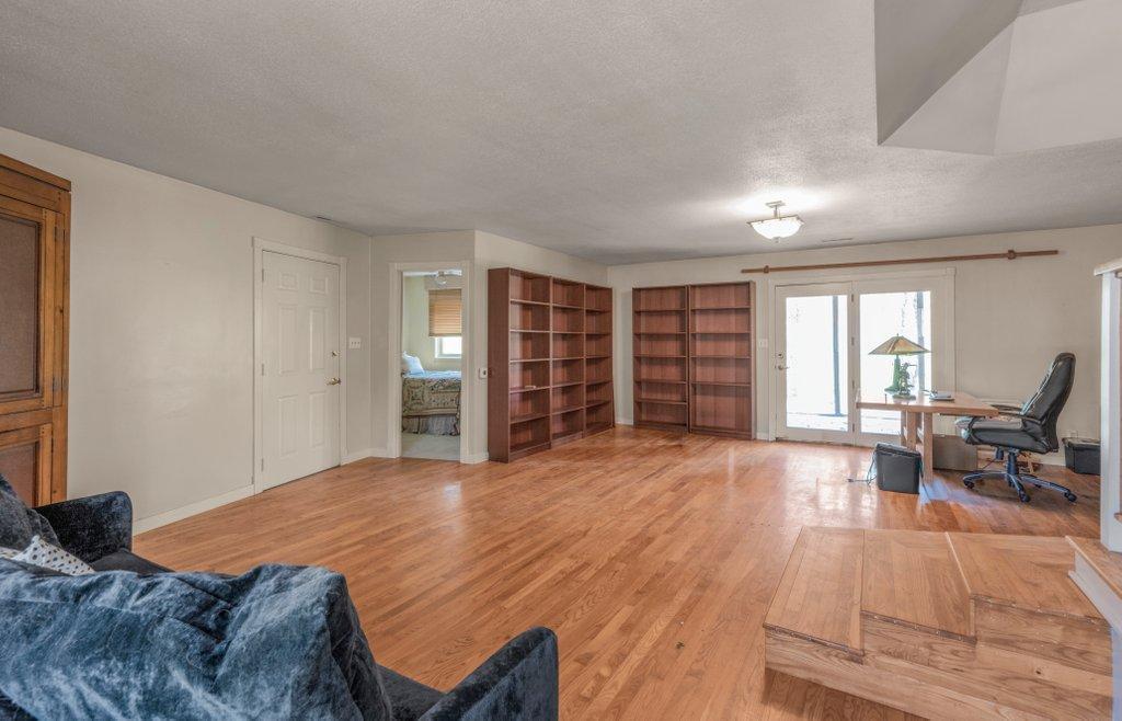 Built in Book Shelves in Family Room!