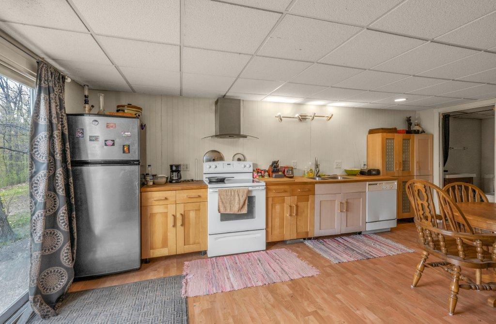 Full Kitchen in the Lower Level!