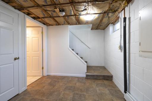 105 Warner Avenue S, Willernie, MN 55090