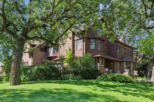 2000 Irving Avenue S, Minneapolis, MN 55405