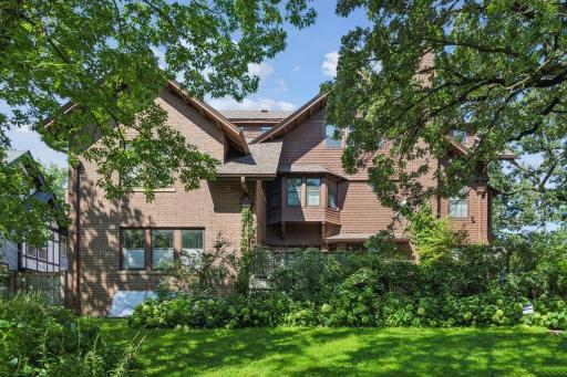 2000 Irving Avenue S, Minneapolis, MN 55405