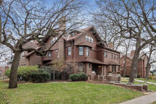 2000 Irving Avenue S, Minneapolis, MN 55405