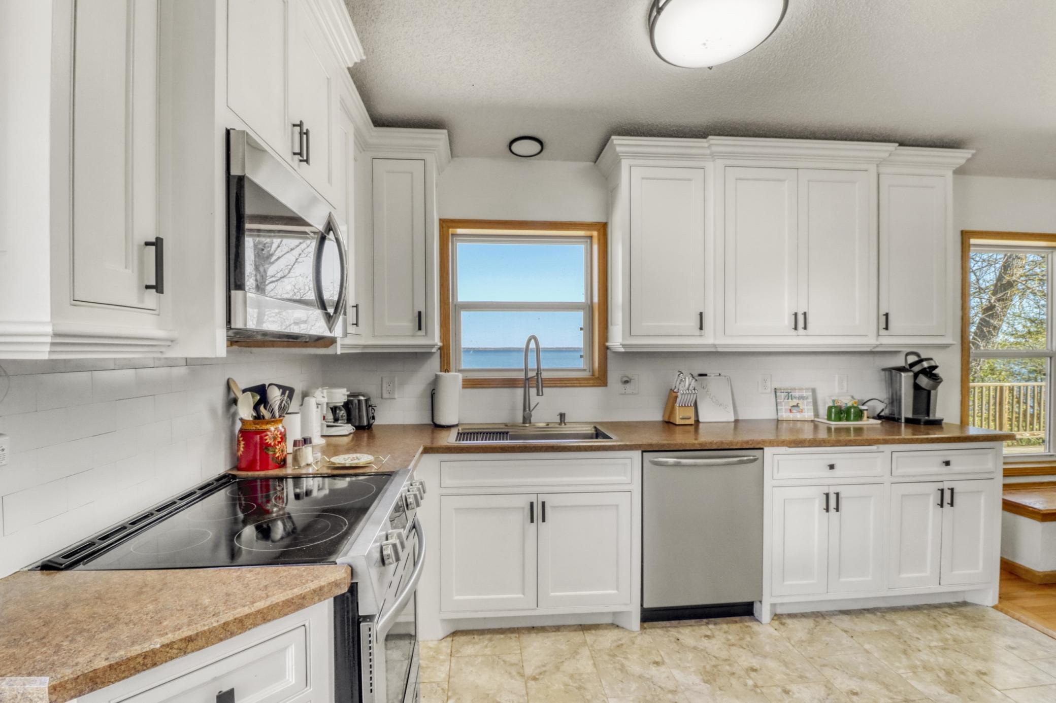 Kitchen1_1.JPG