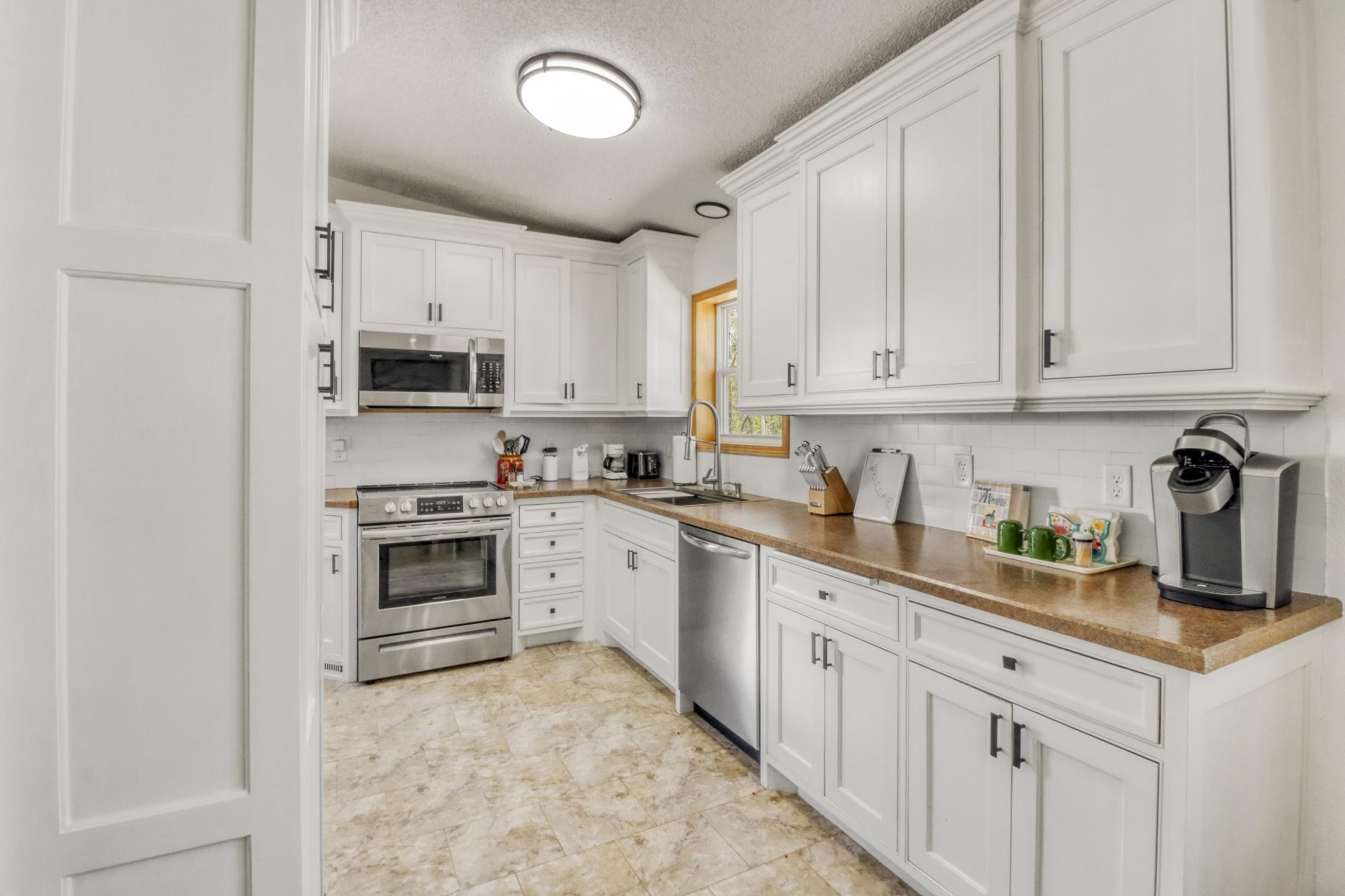 Kitchen1_2.JPG